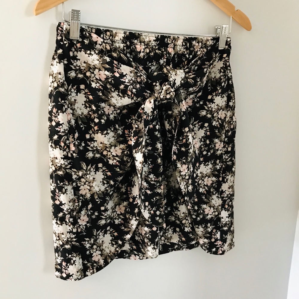 Club Monaco Floral Skirt - Picture 4 of 7